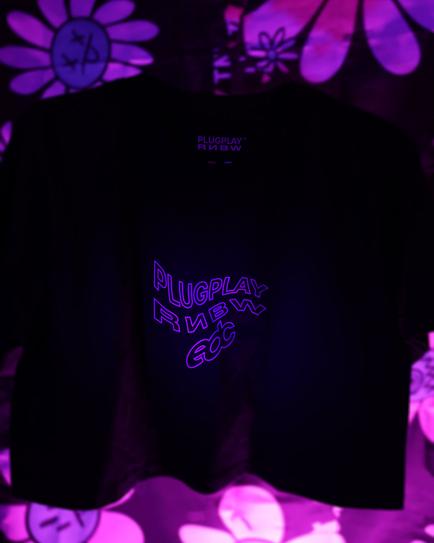 PLUGPLAY™ <> RNBW | EDC WOMEN'S WAVY CROP TEE